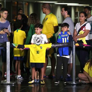 Tras eliminación, selección de Brasil llega a casa sin Neymar
