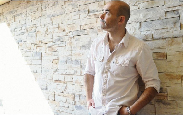 Eduardo Sacheri. El escritor posa durante su última visita a la FIL. EL INFORMADOR/F. Atilano