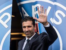 El legendario guardameta resta importancia a las canas que luce y comenta: 