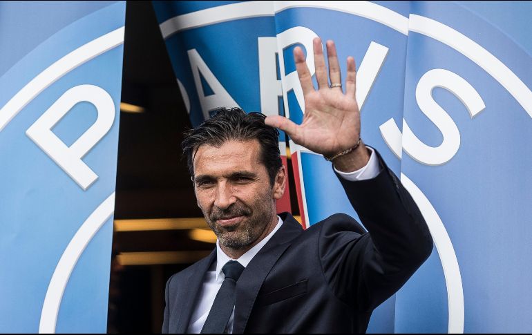 El legendario guardameta resta importancia a las canas que luce y comenta: 