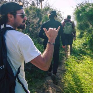 Zac Efron luce su nuevo "look", con rastas