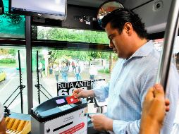 Aristóteles se subió a una de las unidades de la nueva ruta troncal 03 Belisario la mañana de este lunes. EL INFORMADOR / G. Gallo