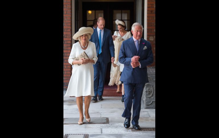 El príncipe Carlos y su esposa Camila llegando a la capilla. AFP / D. Lipinski
