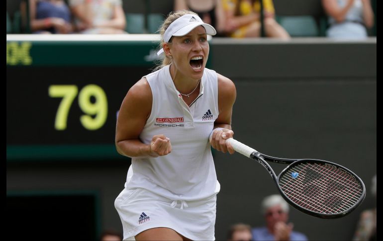 La alemana Angelique Kerber festeja tras vencer a la suiza Belinda Bencic en partido del campeonato de Wimbledon, disputado en Londres. AP/K. Wigglesworth