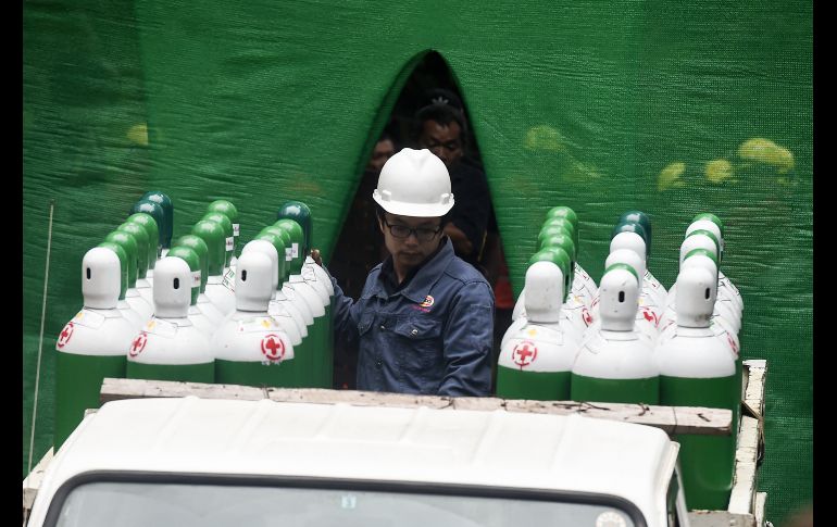 Una provisión de tanques de oxígeno para las labores en la cueva. La operación de evacuación empezó el 8 de julio por la mañana. AFP/ARCHIVO