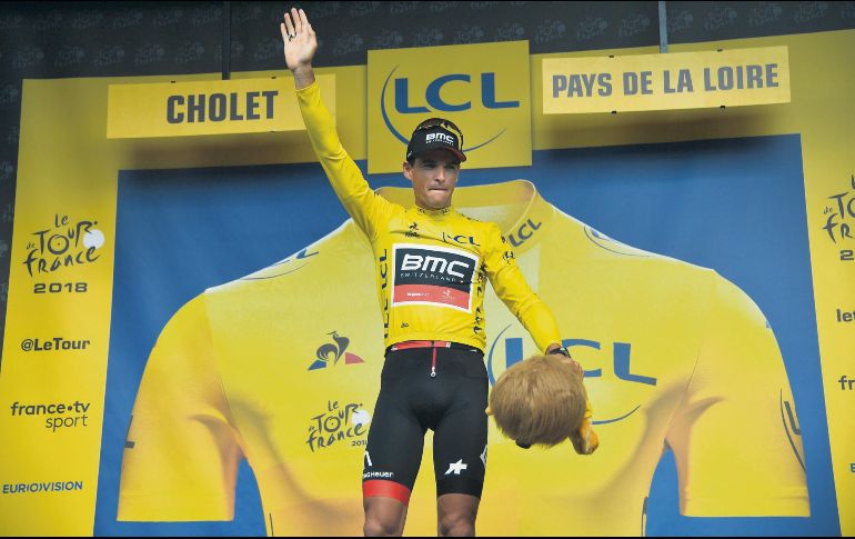 Greg Van Avermaet. El ciclista belga luce el malliot amarillo de líder general. AFP
