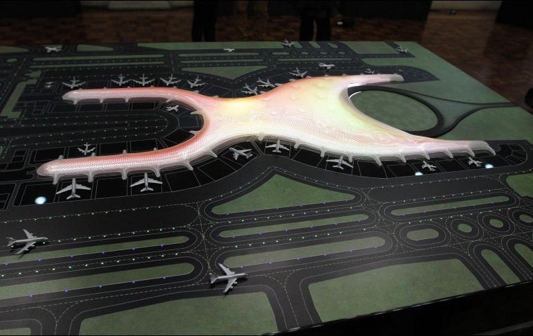 En agosto Andrés Manuel López Obrador definirá el futuro del Nuevo Aeropuerto Internacional de México. NOTIMEX/Archivo