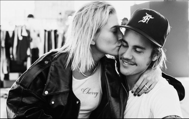En su Instagram, Bieber publicó una fotografía en la que la joven le da un beso. INSTAGRAM/justinbieber
