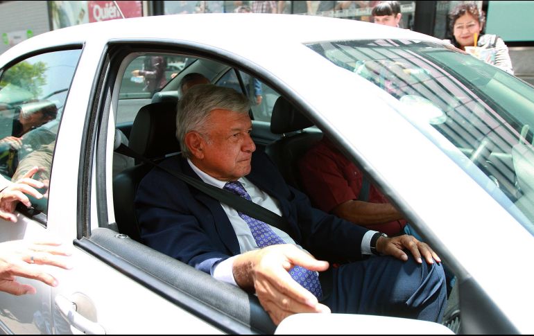 López Obrador llegó a sus oficinas a las 8:50 horas a bordo de su automóvil Jetta blanco. NTX / ARCHIVO