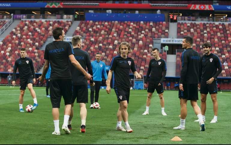 A repetir hazaña. Luka Modric (centro) y la Selección de Croacia intentarán vencer a Inglaterra para mejorar lo hecho en el Mundial de Francia 1998. AFP
