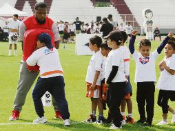 Experiencia. Los pequeños pudieron conocer de cerca a algunos jugadores profesionales de la NFL. NTX