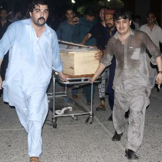 Talibanes reivindican ataque contra evento electoral en Pakistán