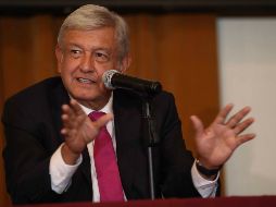 En una reunión con senadores y diputados federales, insistió que el avión debe ser vendido. SUN/ J. Reyes