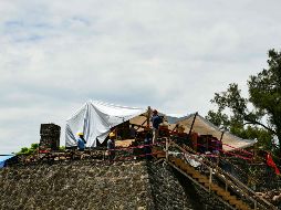El mayor daño a la pirámide fue en la parte superior, donde se encontraban ya dos templos. AFP / R. Schemidt