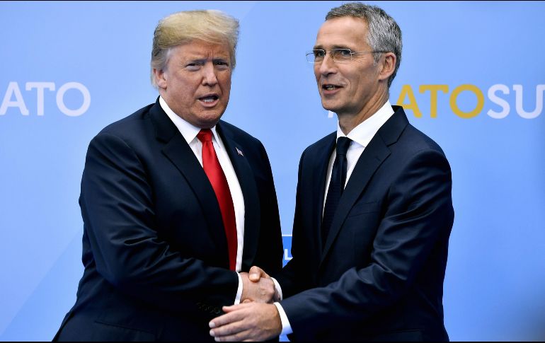 Trump aseguró al secretario general de la OTAN, Jens Stoltenberg, que su país pagaba “demasiado” a la Alianza. AFP/E. Lalmand