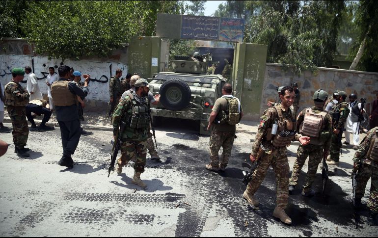 Los talibanes destruyeron en primer lugar un puente en la localidad de Pul-e-Momin, y después atacaron los puestos de control. EFE/G. Habibi