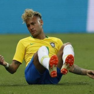 Neymar debe dejar de simular faltas: Marco Van Basten