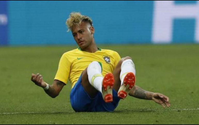 Las exageraciones de Neymar lo volvieron objeto de atención a nivel mundial. AP/ARCHIVO