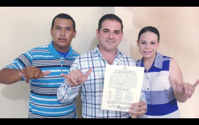 El martes 3 de julio González Hinojosa recibió la constancia de mayoría en el Consejo Municipal Electoral de Ciudad Mier. FACEBOOK / Roberto González Hinojosa
