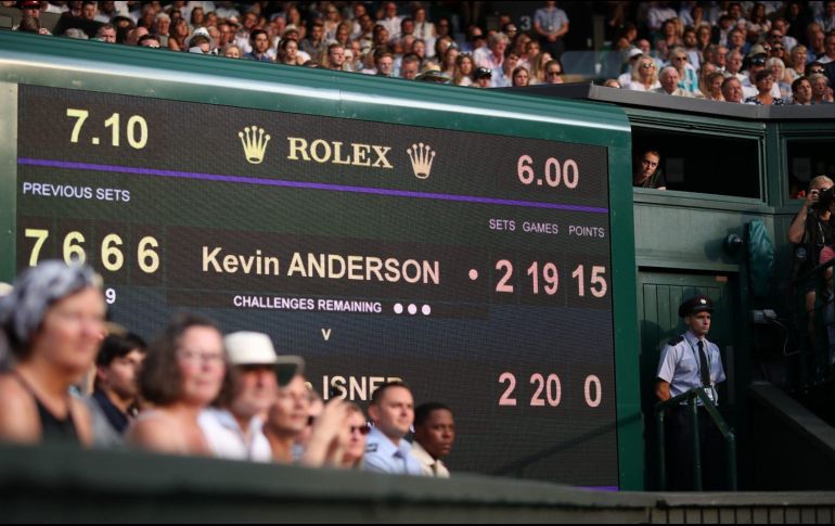 El propio Isner protagonizó el partido más largo de la historia de Wimbledon, cuando él y Nicolas Mahut jugaron en 2010 por 11 horas y cinco minutos. TWITTER / @Wimbledon