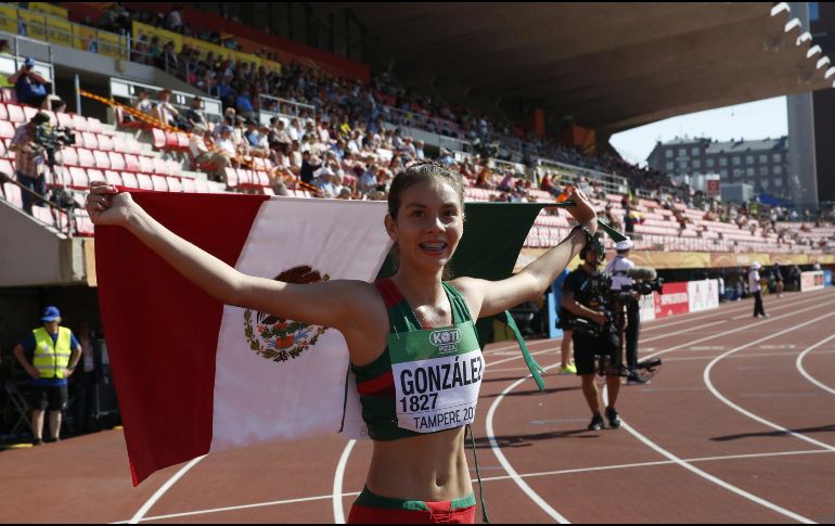La mexicana hizo historia al subir al podio en la justa mundial y demostró su nivel para imponer sus condiciones para ingresar al libro de los récords del deporte mexicano. AFP / K. Parkkinen