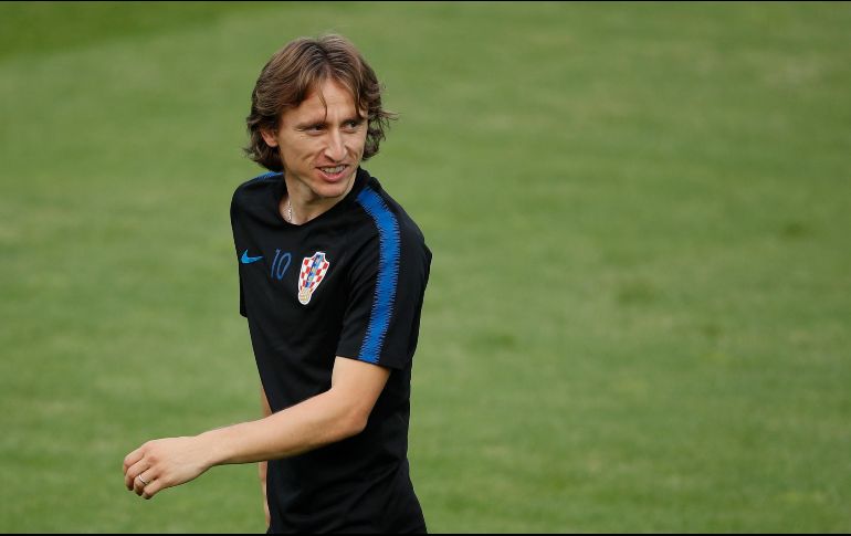 Modric se perfila como candidato a ganar el Balón de Oro y romper el duopolio Messi-Cristiano que impera en ese reconocimiento. AFP/O. Andersen