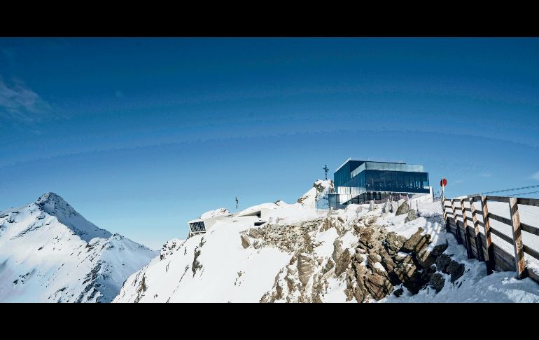Vista exterior del museo 007 Elements, en la cumbre del pico Gaislachkogl.