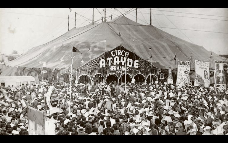 Tras una larga gira por Centro y Sudamérica (por la Revolución Mexicana), el Circo Atayde volvió a México en 1945.