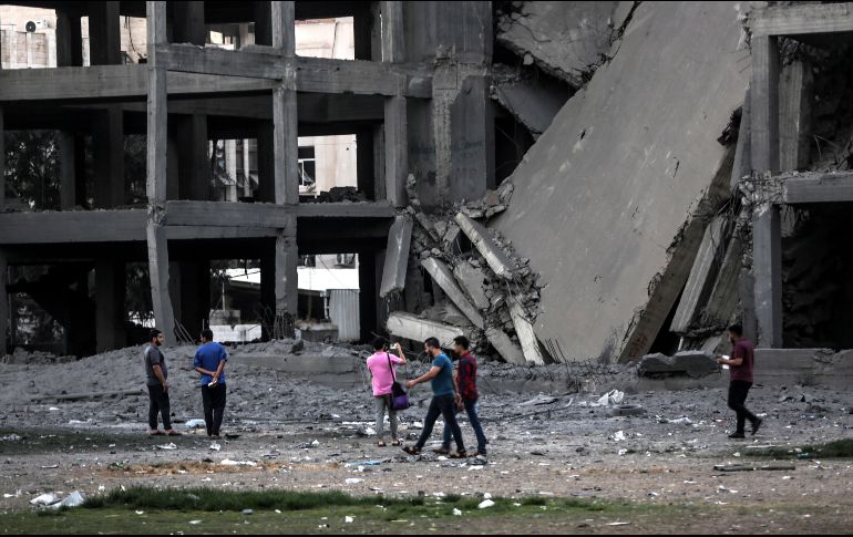 Los adolescentes palestinos murieron cuando se encontraban en la calle, abajo de un edificio que estaba vacío en el momento del bombardeo. EFE/H. Imad