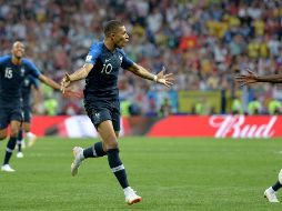 Mbappé celebra tras anotar el cuarto gol de Les Bleus. EFE/P. Powell