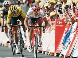 Gran cierre. John Degenkolb pedalea rumbo a la meta. EFE