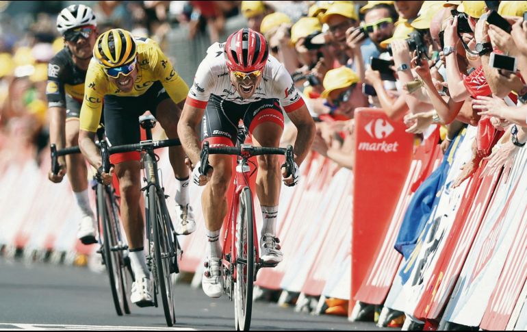 Gran cierre. John Degenkolb pedalea rumbo a la meta. EFE