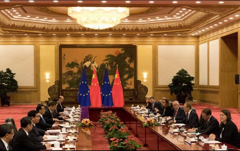 La vigésima cumbre anual China-UE está marcada por cuestiones comerciales, tanto en el ámbito bilateral como global. EFE/N. Han Guan