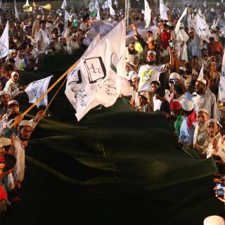 Suben a 149 los muertos en atentado contra mitin en Pakistán