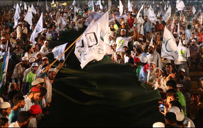 El ataque ocurrió el viernes, cuando un suicida hizo explotar las bombas que portaba durante un mitin del político Siraj Raisani. EFE/S. Akber