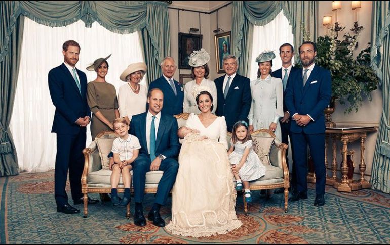 Esta es la primera vez que el príncipe Guillermo y Catalina posan con sus tres hijos. CORTESÍA/Kensington Palace