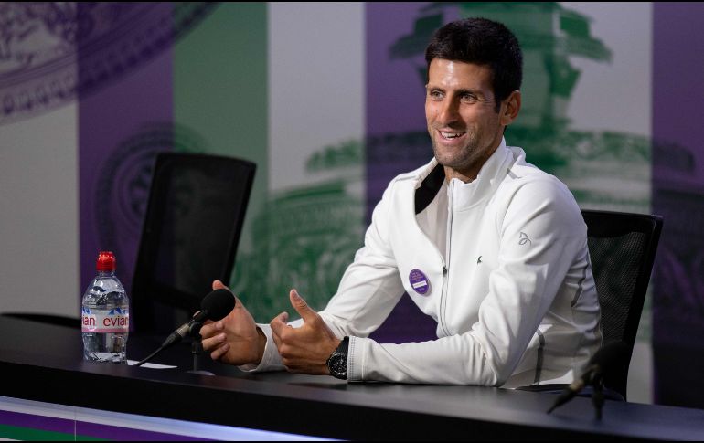 Novak Djokovic atiende una conferencia de prensa tras resultar ganador en Wimbledon. AFP/B. Queenborough