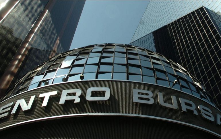 El mercado accionario local se ubica con un volumen de 502 mil 269 títulos, por un importe económico de 17.9 millones de pesos.  EFE / ARCHIVO