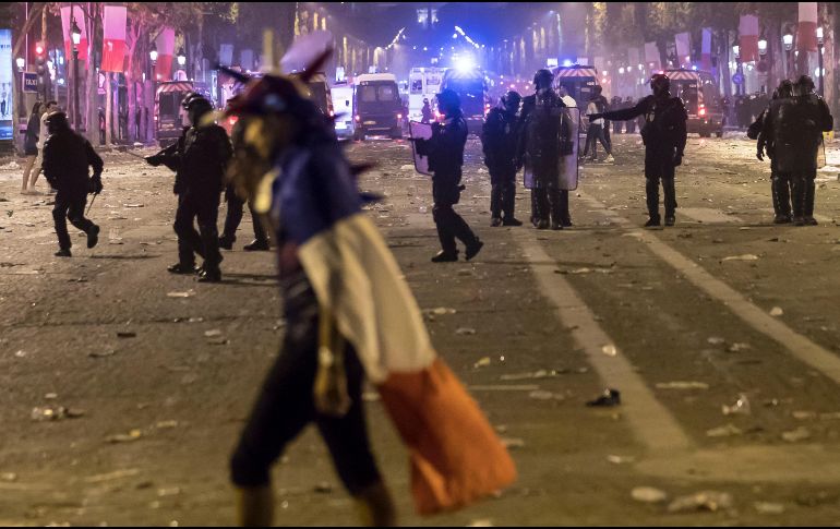 Según un balance del Ministerio del Interior, al menos 292 personas fueron detenidas durante la víspera en los disturbios y enfrentamientos con la policía. EFE / I. Langsdon