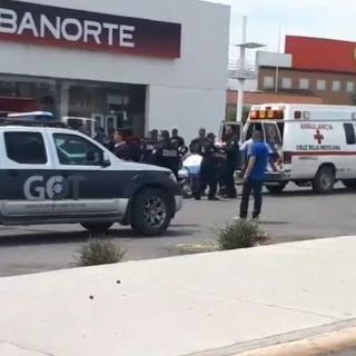 Liberan a colaboradores tomados como rehenes en Banorte de Sonora