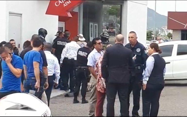 El área fue acordonada después de atenderse una alerta de pánico, recibida en la central de emergencia 911, según informó una fuente policiaca. TWITTER / @Marisol_Tea