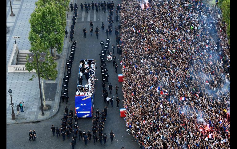 El desfile por los Campos Elíseos de París.