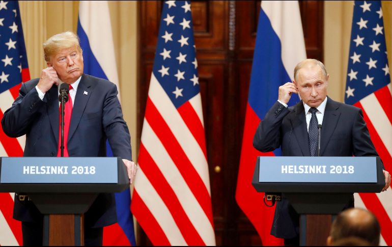 Donald Trump y Vladimir Putin durante la conferencia de prensa tras su charla en privado. EFE/A. Maltsev