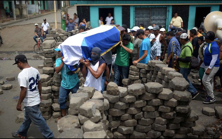 La violencia en el país latinoamericano ha dejado más de 350 muertos y mil 830 heridos. AFP/M. Recinos