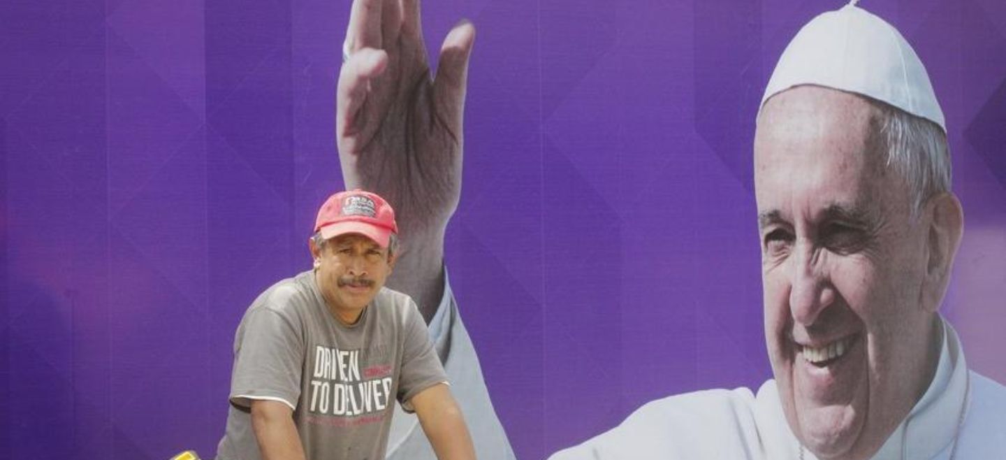 López Obrador invita formalmente al Papa Francisco a participar de manera remota en los foros que buscan la pacificación del país, con una carta en la que destaca la 