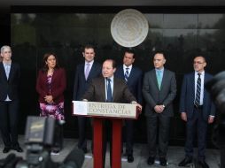 El evento fue encabezado por el consejero presidente del INE, Lorenzo Córdova Vianello, así como el presidente de la Cámara de Diputados, Edgar Romo García, legisladores y consejeros electorales. TWITTER / @INEMexica