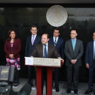 El INE entrega constancias de mayoría a diputados