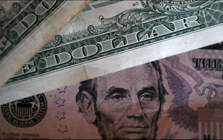 El tipo de cambio es de 18.8763 pesos, de acuerdo con el Banco de México. AFP / ARCHIVO