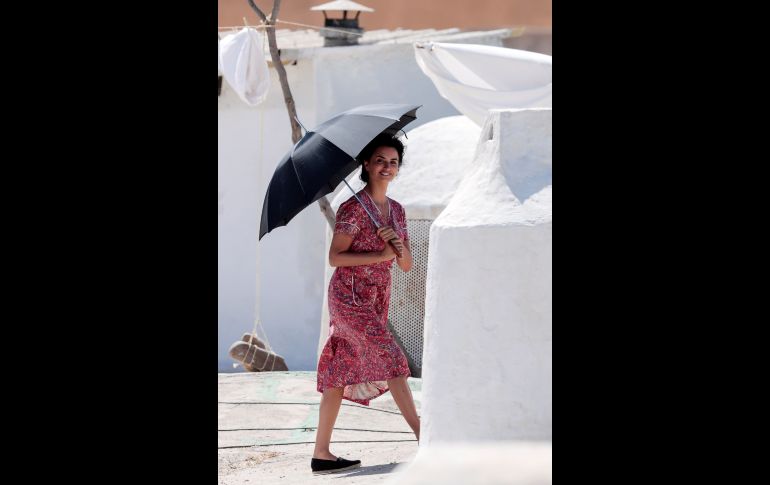 La actriz Penélope Cruz se ve durante el rodaje de la última película de Pedro Almodovar, 