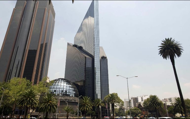 La plaza bursátil local se opera un volumen de 1.1 millones de títulos, por un importe económico de 25.5 millones de pesos. AFP / ARCHIVO